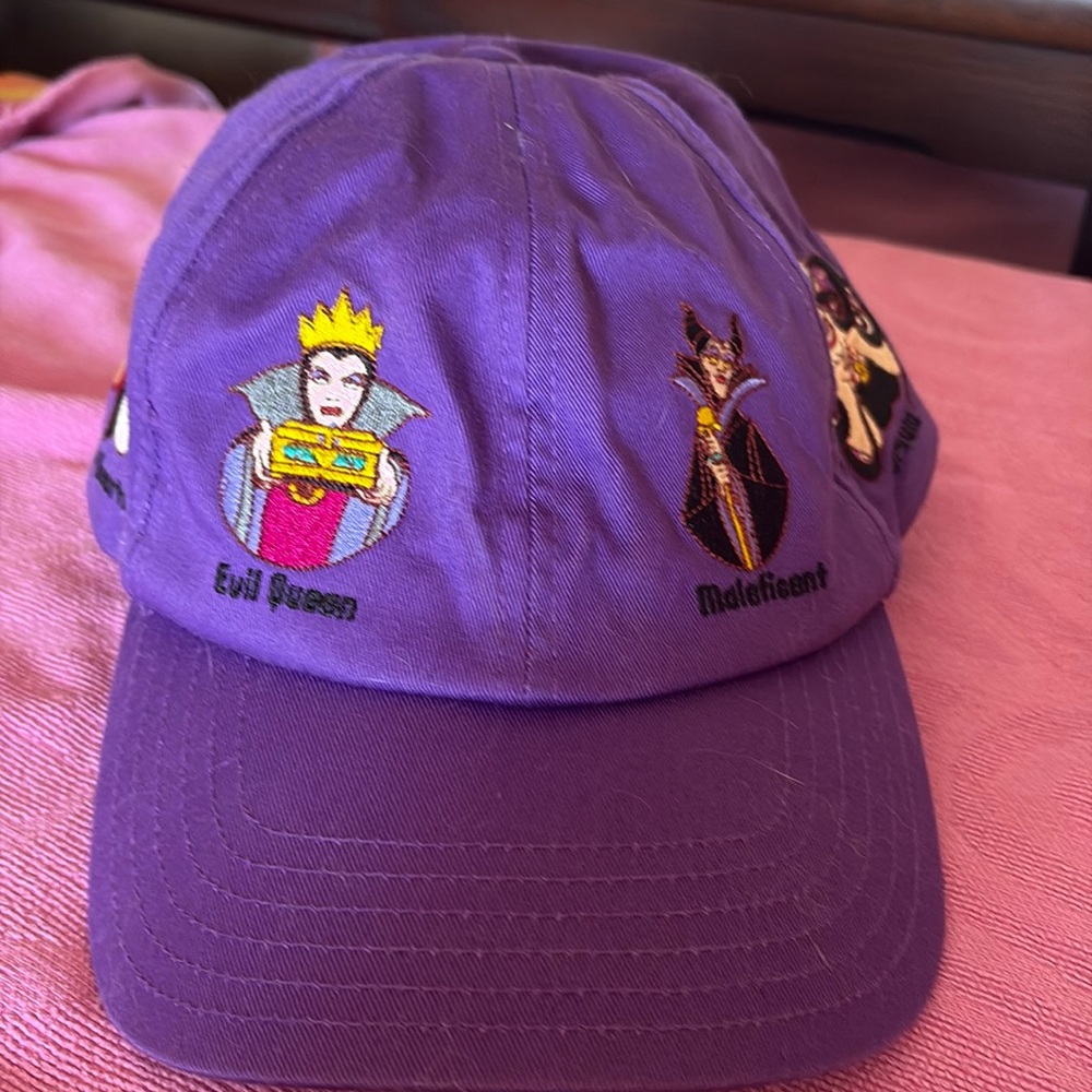 Purple Disney Villain Hat! Great shape and not worn much, !